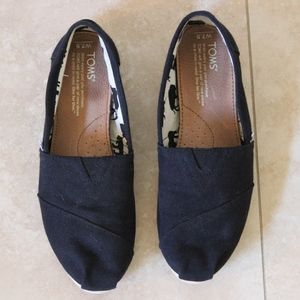 TOMS Women's Classic Black Shoe